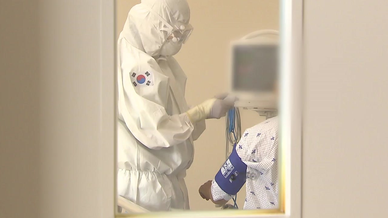 엿새째 두 자릿수..."거리 두기 단계, 이번 주 결정" / YTN
