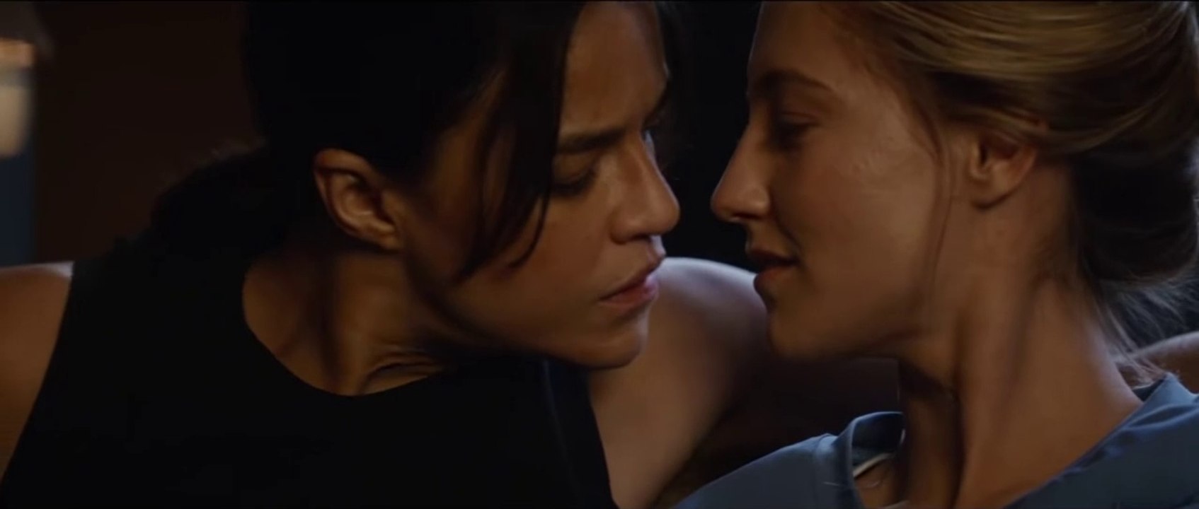 18+ NEMESI con Michelle Rodriguez - Scena del film in italiano -Niente più doppi turni.2020