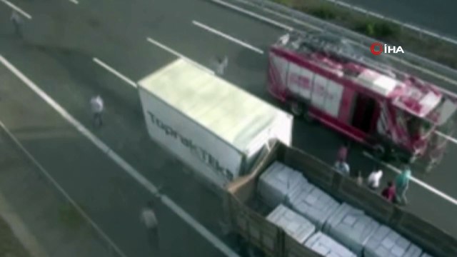 Kuzey Marmara Otoyolu Sarıyer mevki Edirne istikametinde tır ile kamyonet çarpıştı. Olay yerine itfaiye, polis ve sağlık ekipleri sevk edildi.