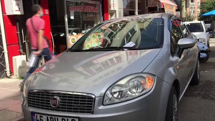 - Polisler ceza makbuzu şeklindeki broşürlerle hırsızlığa dikkat çekti