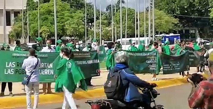 Feministas protestan en reclamo de la despenalización del aborto en las tres causales