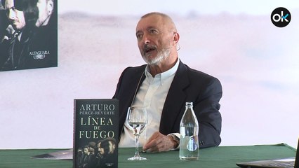 Pérez-Reverte: «Los políticos actuales han reabierto la Guerra Civil española»