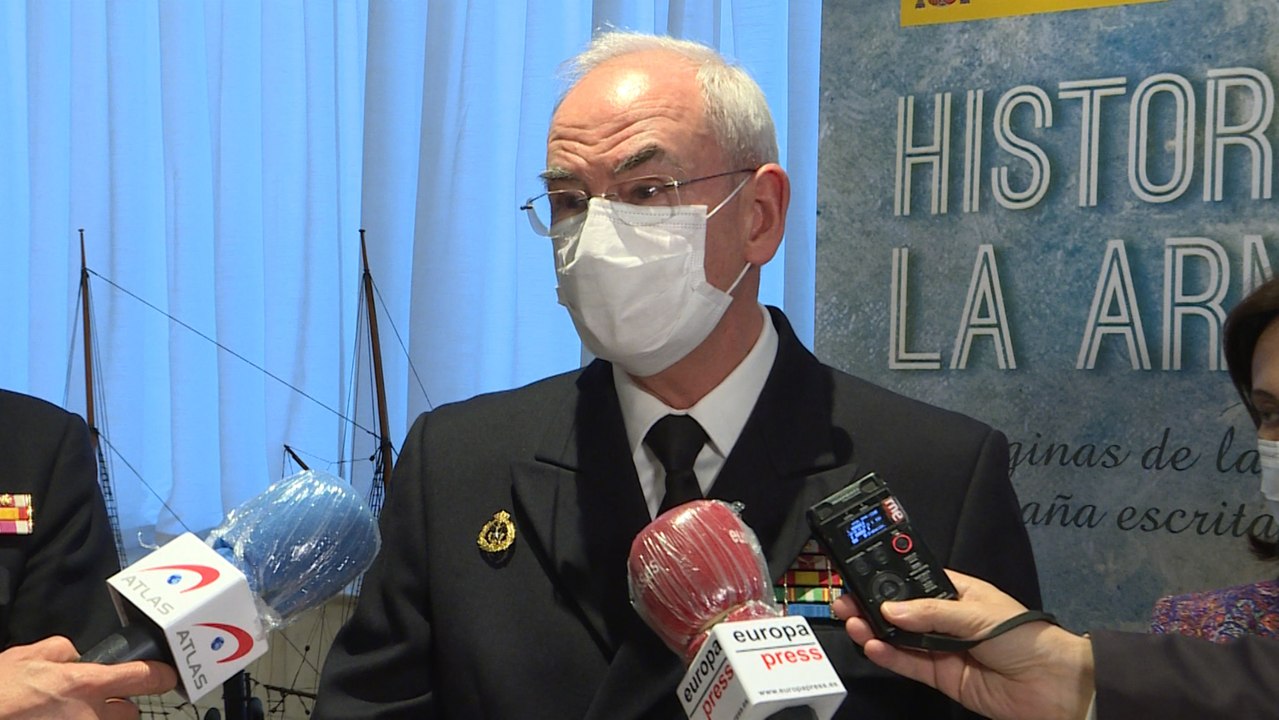 Jefe de Estado Mayor de la Armada y director del Instituto de Historia explican libro sobre Armada