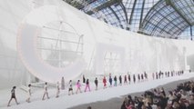 Chanel rinde homenaje a sus musas del cone
