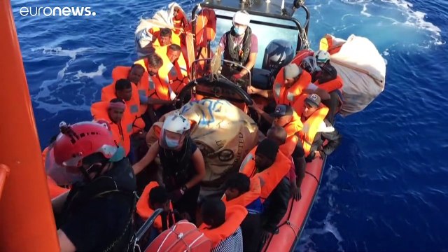 Migranti, via libera alla modifica dei decreti sicurezza: cosa cambia