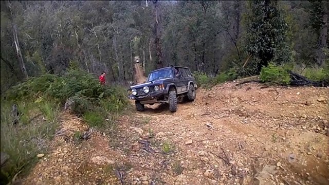 Un pilote de 4x4 coincé dans une situation un peu extreme...