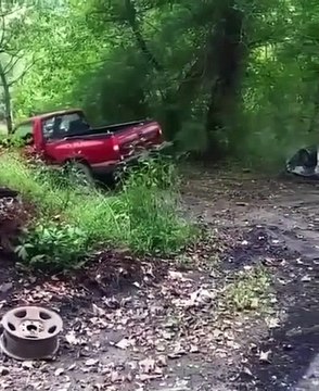 Remorquer une épave avec ton pickup... raté. Maintenant il a 2 épaves à remorquer