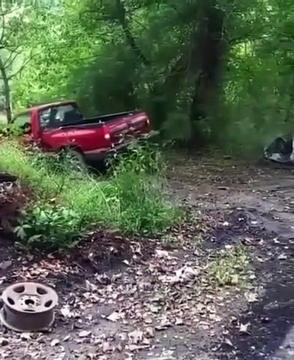 Remorquer une épave avec ton pickup... raté. Maintenant il a 2 épaves à remorquer