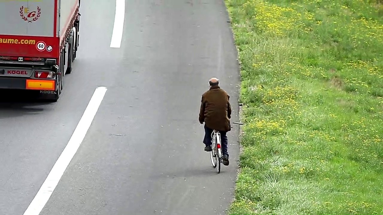 Cycliste sur BAU Partie 2