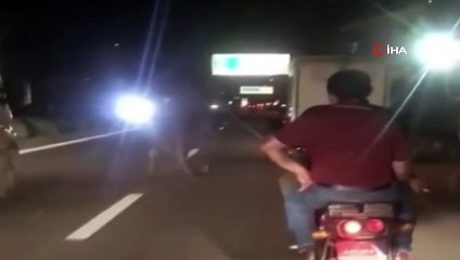 Bursa'da yok artık 'Deve' dedirtti...Deveyi kamyonete bağlayıp trafikte böyle sürüklediler