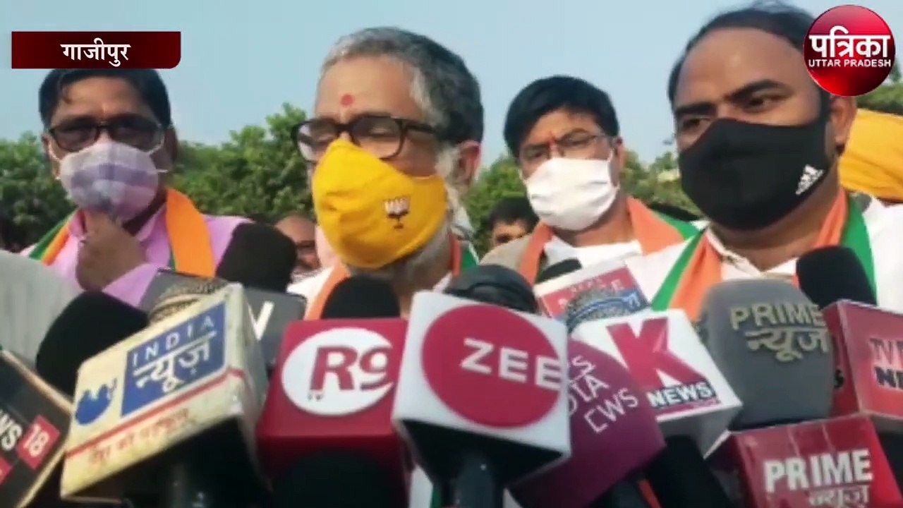 पीएम के निर्देश पर किसानों के बीच कृषि बिल को ब...