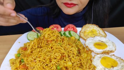 ASMR_MAGGI MASALA NOODLES STREET STYLE RECIPE_EATING MAGGI NOODLES