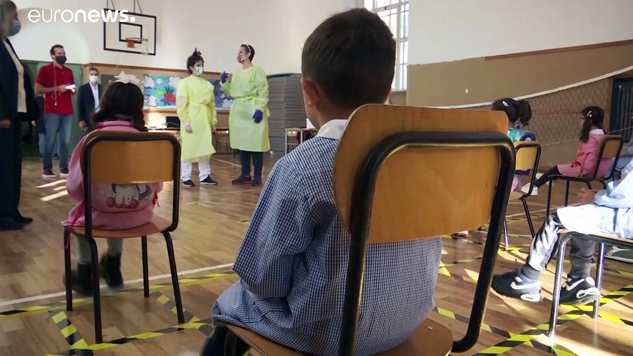 Dottori clown per test salivari anti-covid sui bambini