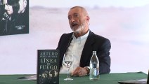 Pérez-Reverte: «Los políticos han reabierto la Guerra Civil»