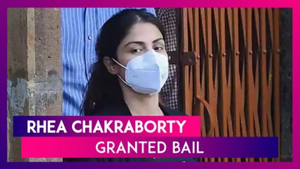 Tải video: Rhea Chakraborty Granted Bail By Bombay HC In Drugs Case; No Reprieve For Brother Showik