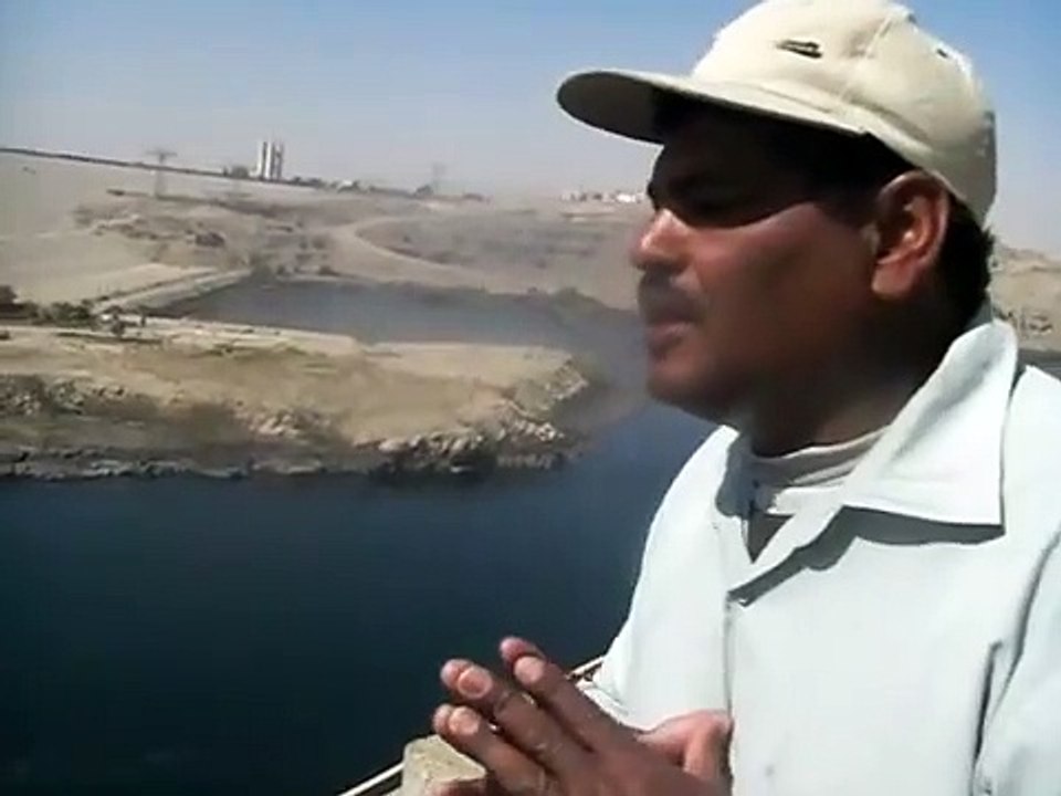 شرح السد العالى من بائع  متجول احسن من مرشد سياحى ( 360 X 480 )