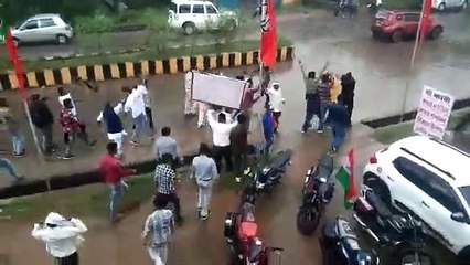 अनूपपुर में कमलनाथ के काफिले पर पथराव, भाजयुमो कार्यकर्ताओं ने दिखाएं काले झंडे