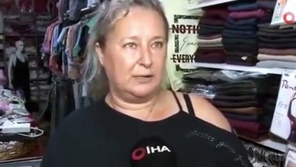 Dinlemekten bıktı; dükkânına 'Dert tarifesi' astı