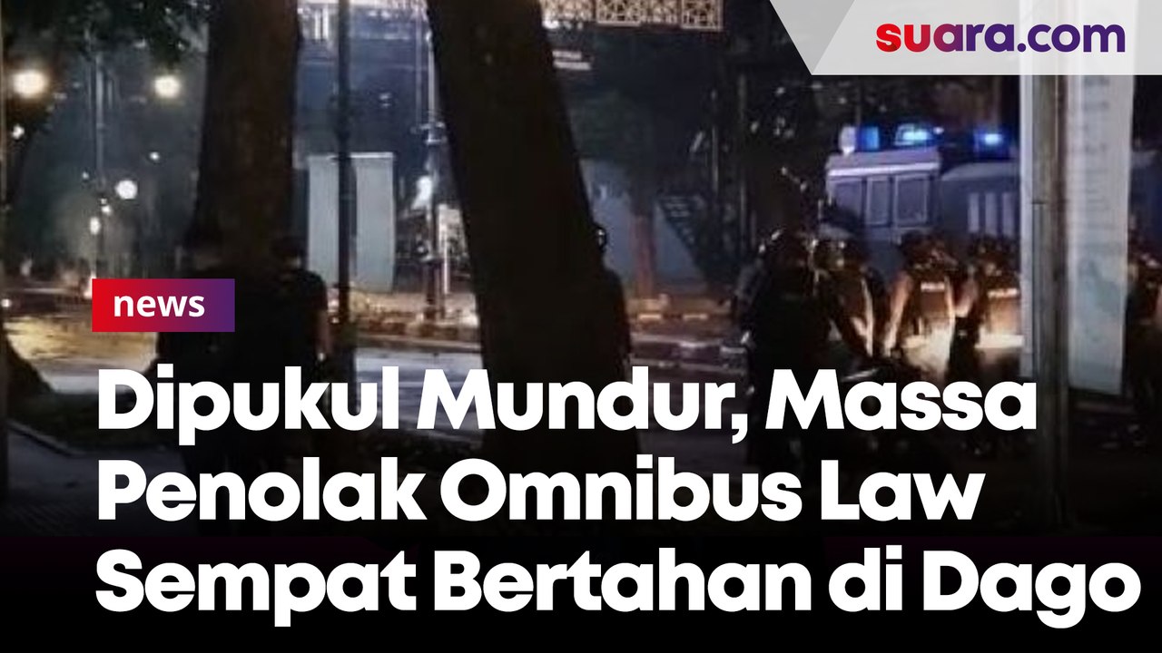 Dipukul Mundur Polisi, Massa Penolak Omnibus Law Sempat Bertahan di Dago