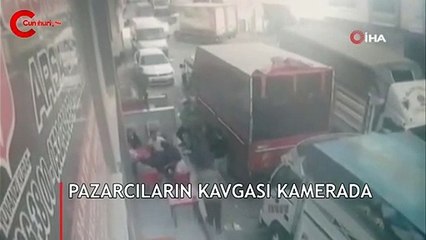 Pazarcıların tekmeli yumruklu yer kavgası kamerada