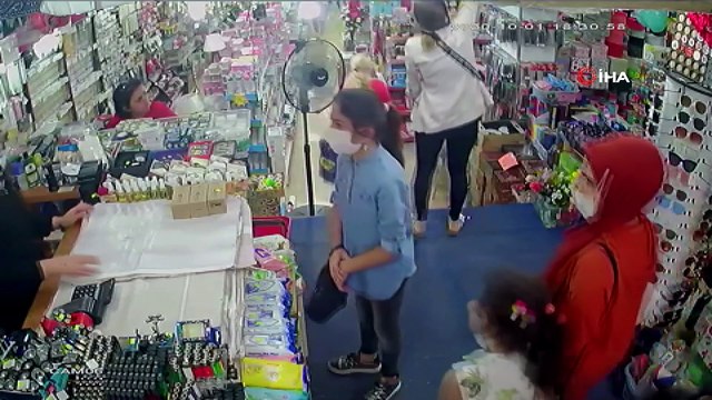 Alışveriş yapmak için gittiği mağazada beğendiği avize kafasına düştü