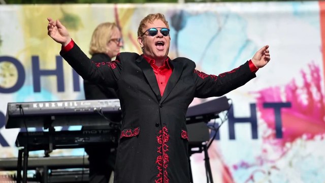 Rod Stewart insists Elton John snubbed him when he tried to end their feud