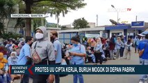 Buruh Tangerang Mogok Kerja di Depan Pabrik Protes UU Cipta Kerja