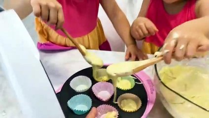 Mini cupcake Maker DIY Kids Size baking with Emma and Kate!