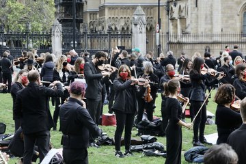 Penampilan Musisi Inggris Jadi Daya Tarik di Parlemen Square