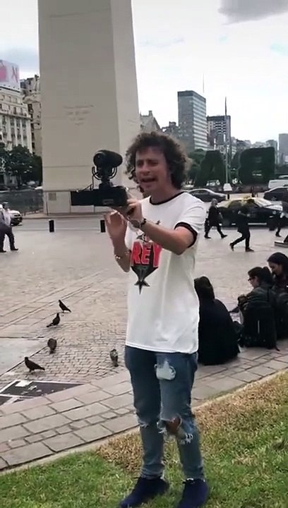 Luisito comunica CASI le ROBAN