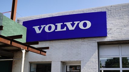 Volvo's Patent: Slide Steering Wheel Out