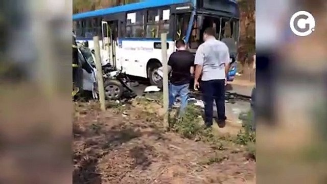 Motorista de carro fica ferido após acidente com ônibus em Cachoeiro