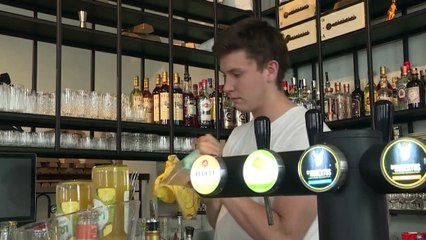 Koronavírus: tilos alkoholt felszolgálni a skót vendéglátó helyeken