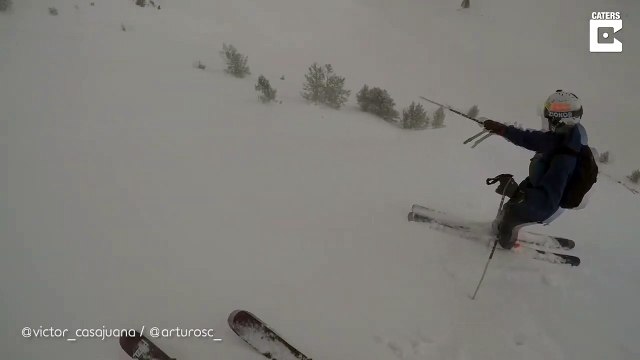 Des skieurs piégés dans une avalanche... Impressionnant