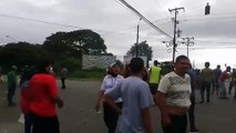 Manifestaciones: Queman toldo de Fuerza Pública
