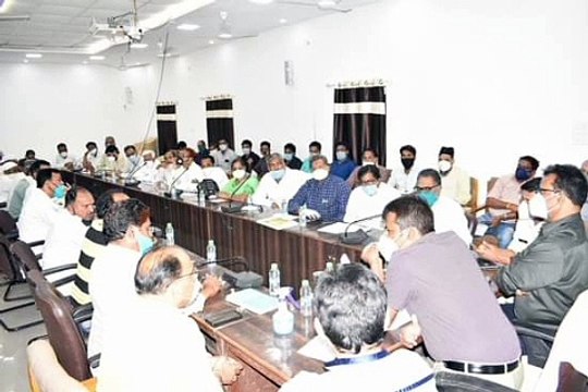 किसी भी प्रकार के चल समारोह के आयोजन की अनुमति नहीं होगी- कलेक्टर पुष्प