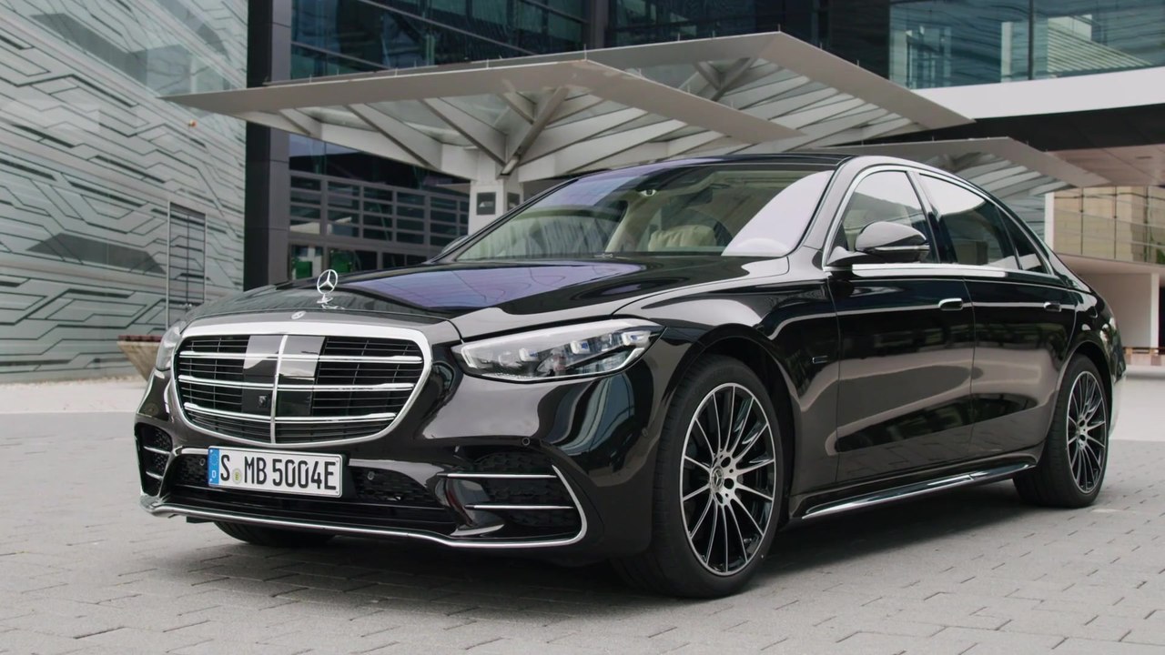 The new Mercedes-Benz S-Class Plug-In-Hybrid Ex...