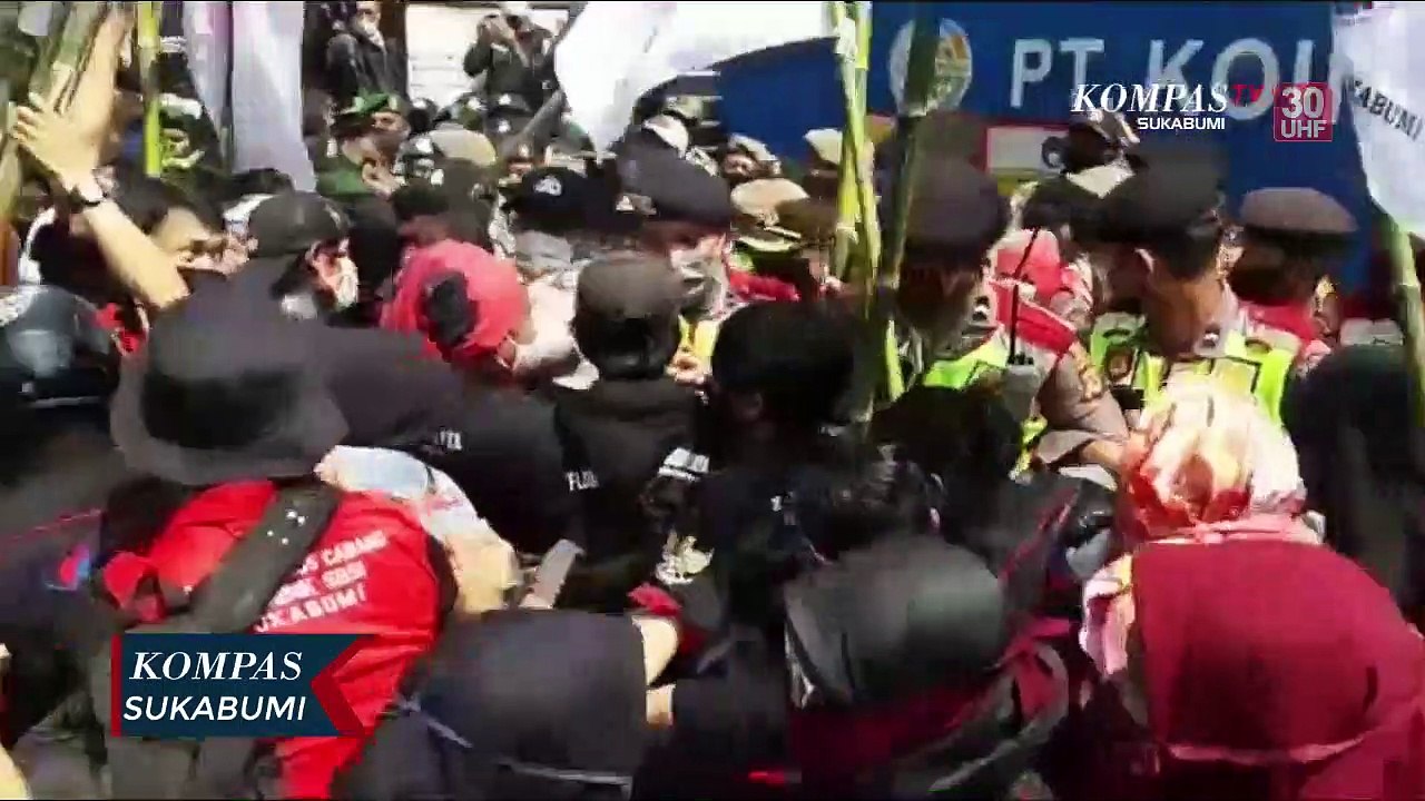 Aksi Unjuk Rasa Buruh Dan Aparat Saling Dorong