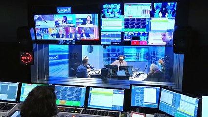 Emmanuel Macron : "Vu la tronche de l'année 2020, je commence à avoir peur !" (Canteloup)