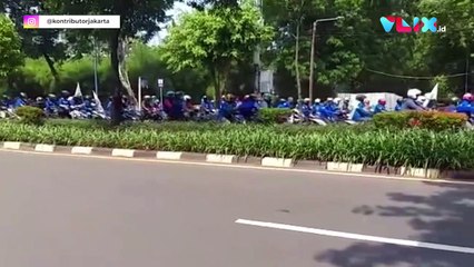 Video Ribuan Buruh Long March ke Gedung DPR-RI