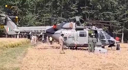 Video: सहारनपुर में खेत के बीच में हुई IAF के हेलीकॉप्‍टर ALH Dhruv की लैंडिंग
