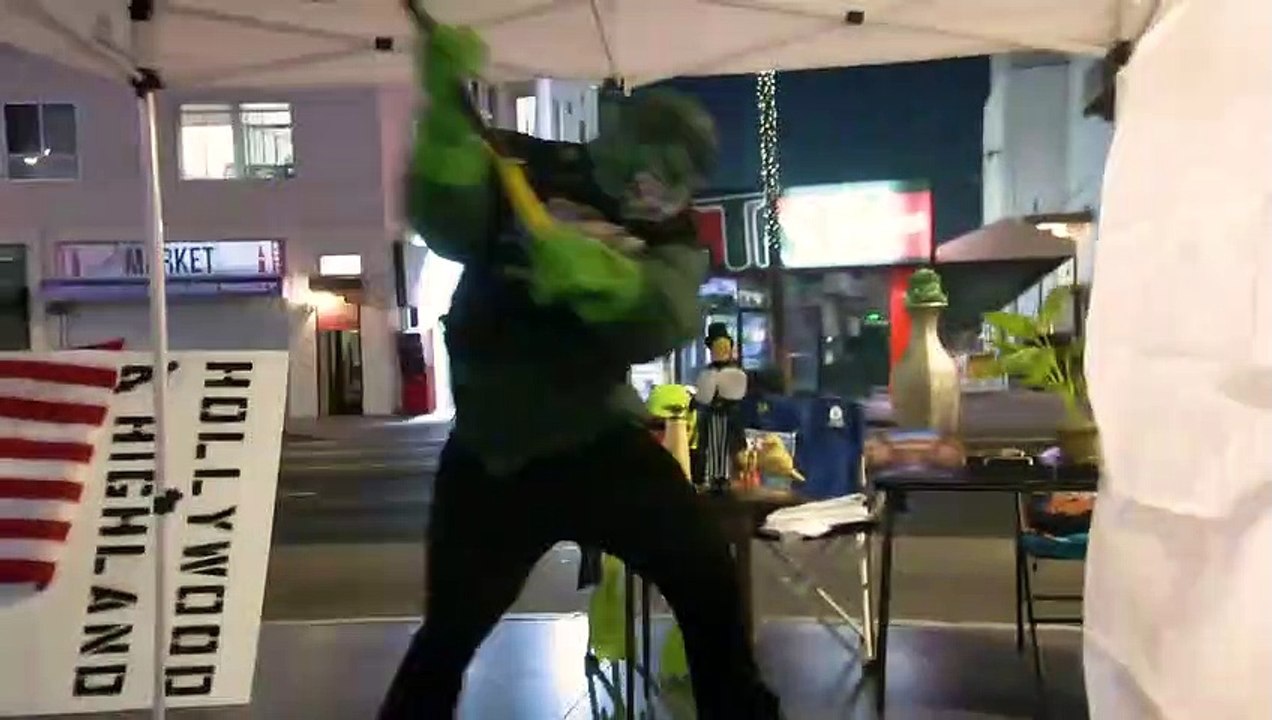 Etats-Unis: L’étoile du Président américain Donald Trump sur le célèbre "Walk of Fame" vandalisée par un homme déguisé en Hulk - VIDEO