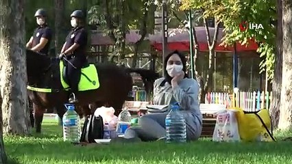 Atlı polisler Bursa sokaklarında