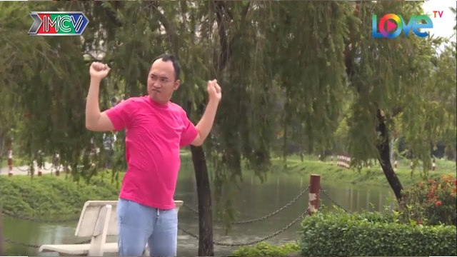 Tiến Luật diện CÂY HỒNG đi khắp công viên - hàng xóm NGHI NGỜ giới tính NĐCTTTRX