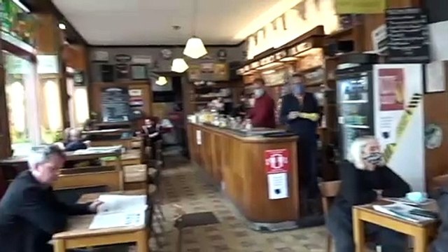 Bruxelles: fermeture des bars et cafés pendant un mois pour lutter contre le virus