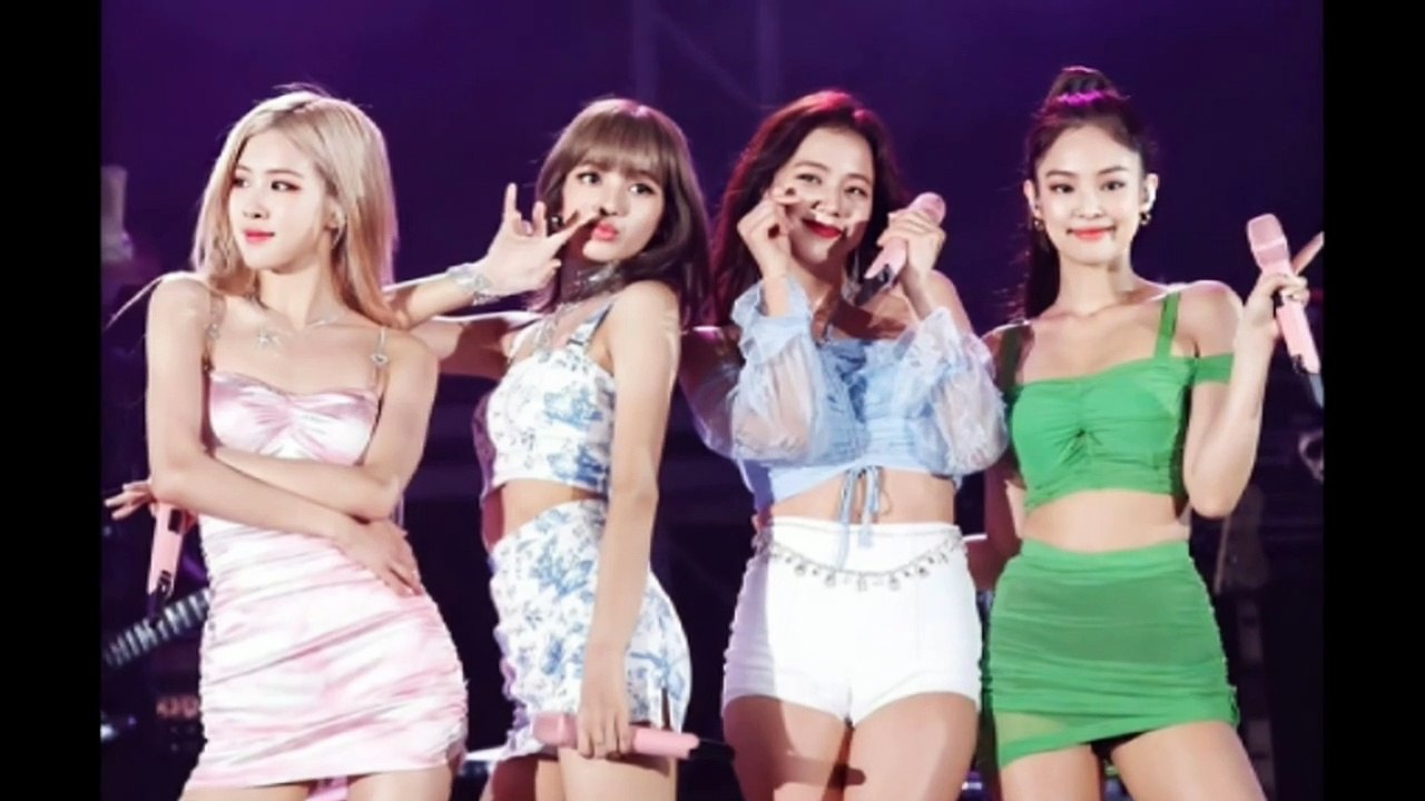 Nữ diễn viên Malaysia chê Black Pink mặc váy quá ngắn