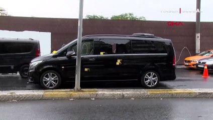 Ameliyattaki doktorun aracı kurşunlandı