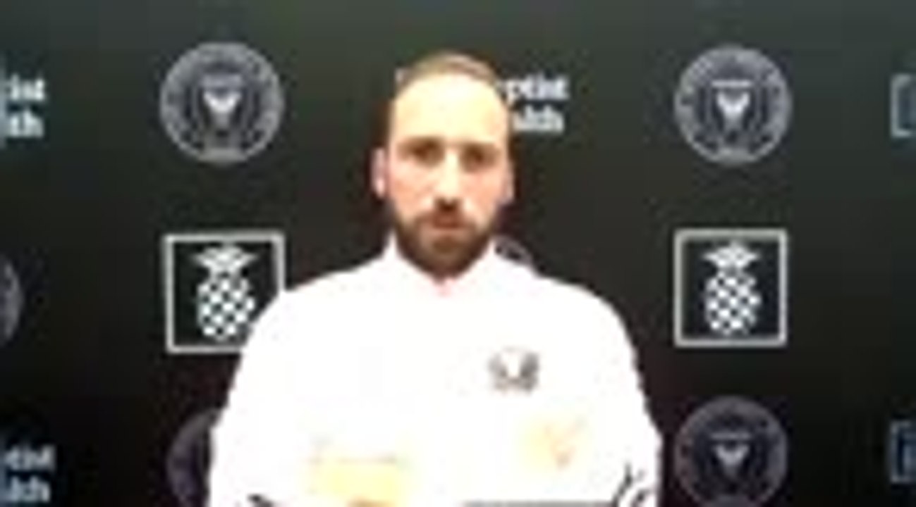 Higuain didn't feel the pressure as he breaks M...