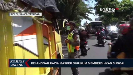 Pelanggar Razia Masker Dihukum Membersihkan Sungai