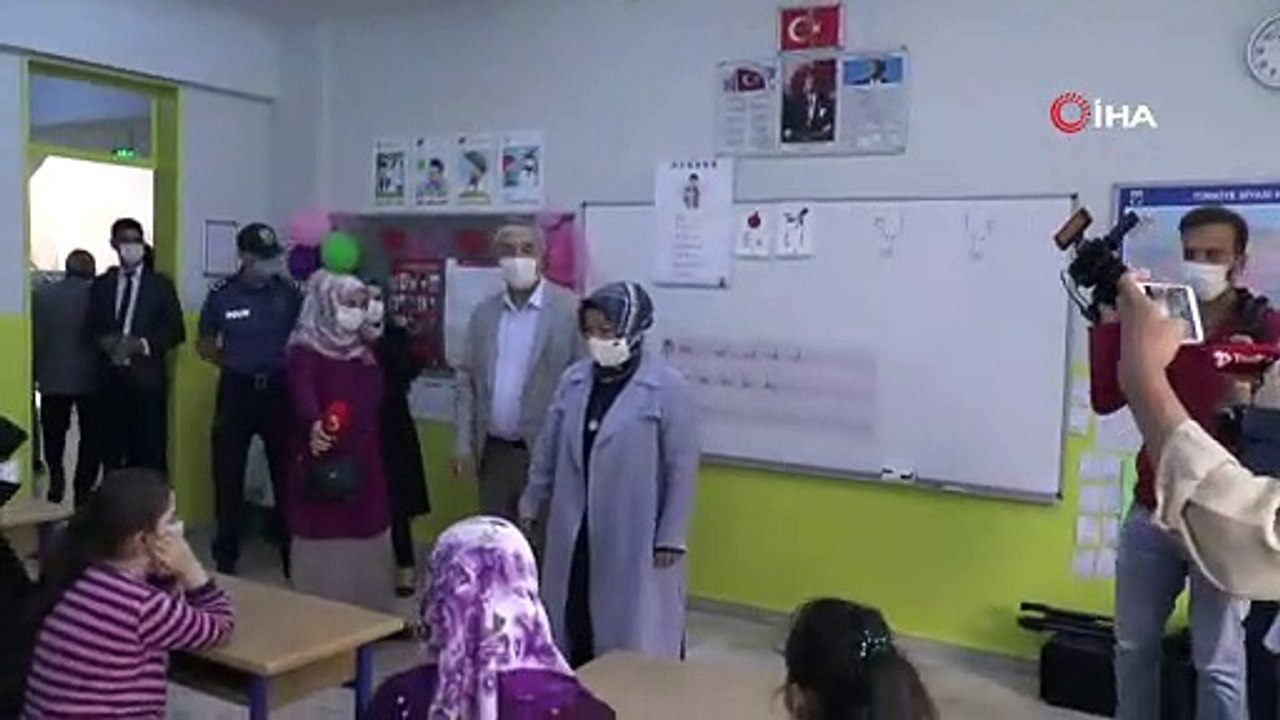 Sancaktepe Belediyesi ihtiyaç sahibi öğrenciler için askıda tablet uygulaması gerçekleştirdi